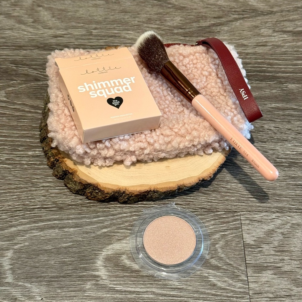 🌾HP🌾 Lottie London Shimmer Squad Powder Highlighter The Good Girl NIB w/bag